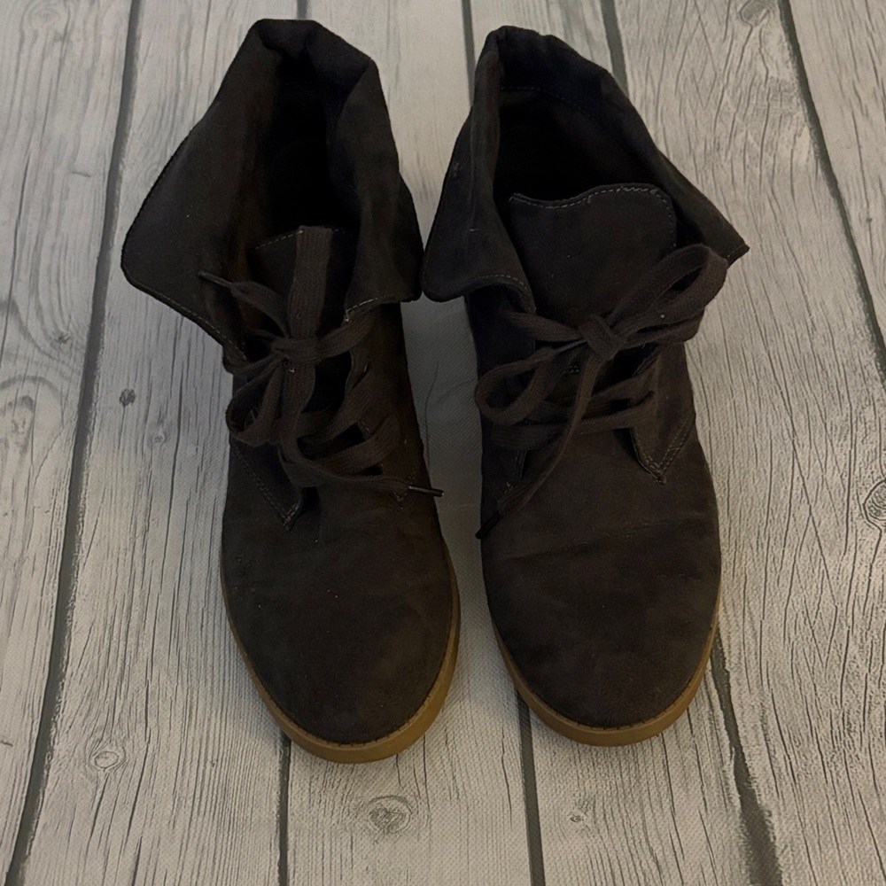 Indigo Rd Gray Suede Ankle Boots